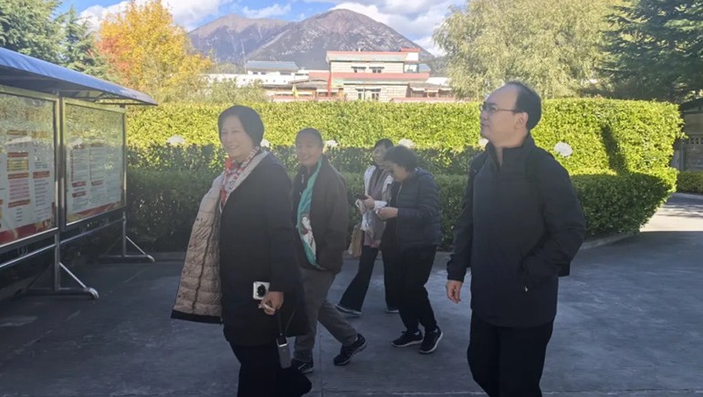 高原賦能，擘畫未來——中國香妝協(xié)會專家團蒞臨奇正指導(dǎo)藏藥化妝品產(chǎn)業(yè)發(fā)展